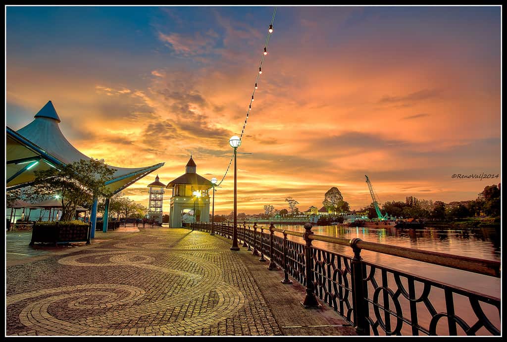 Kuching Waterfront – Travelsmart Vacation