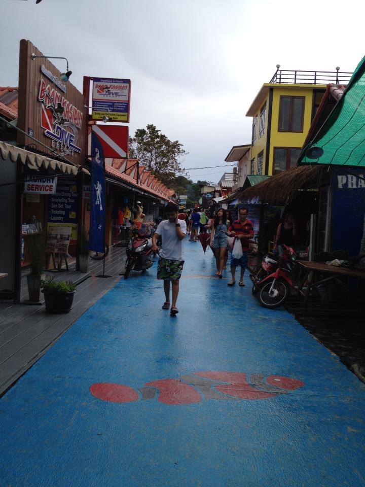 Walking Street is must to go when you're in Koh Lipe. It is the only street on the island that have all the shops, cafe, bars, restaurant together.
