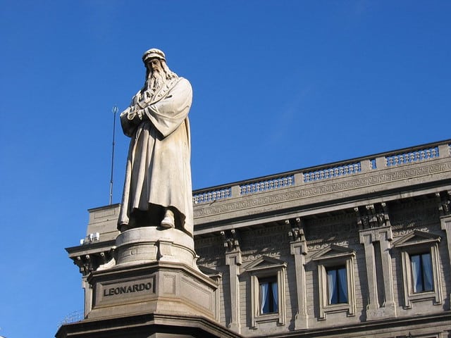 Leornado da Vincci Statue is a sculpture by Pietro Magni . The statue describe the legendary of an Italian artist  