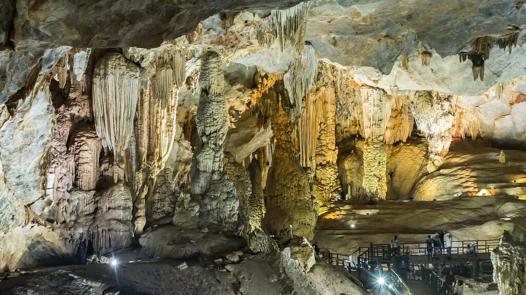 Paradise Cave is a giant Karst museum with beautiful stalagmites and stalactites.