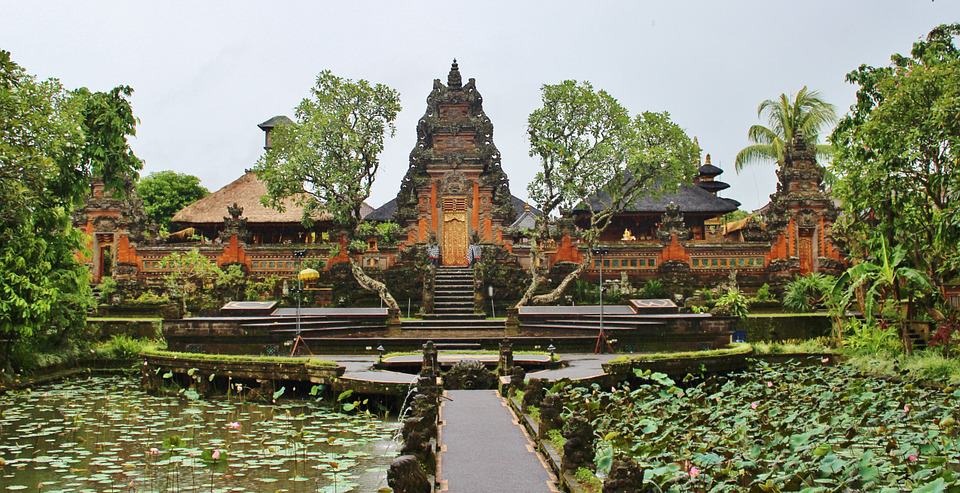 Ubud Palace is one of the attraction in Ubud you should visit during your Bali holiday.