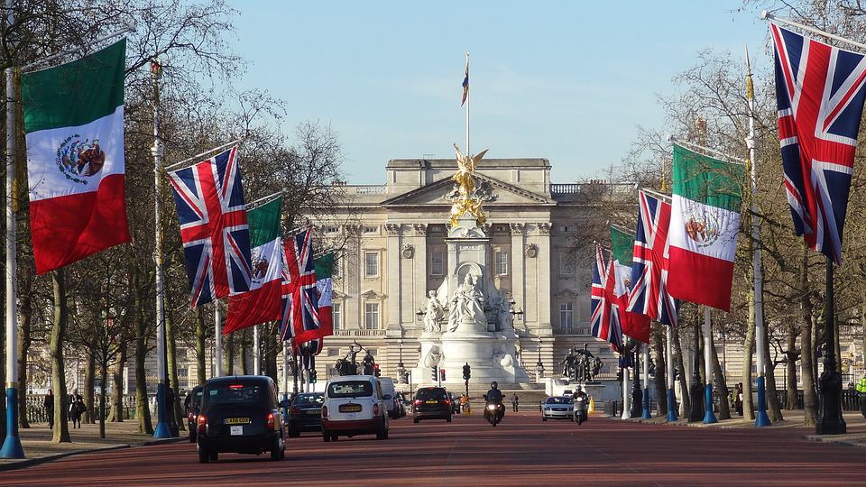 Buckingham Palace is the London residence and administrative headquarters of the monarch of the United Kingdom. 