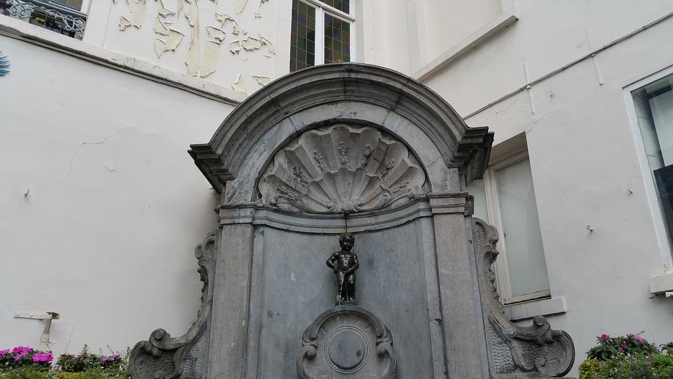 Statue of Mannekin Pis is a sculpture in the centre of Brussels with showing a naked boy urine to the fountain.